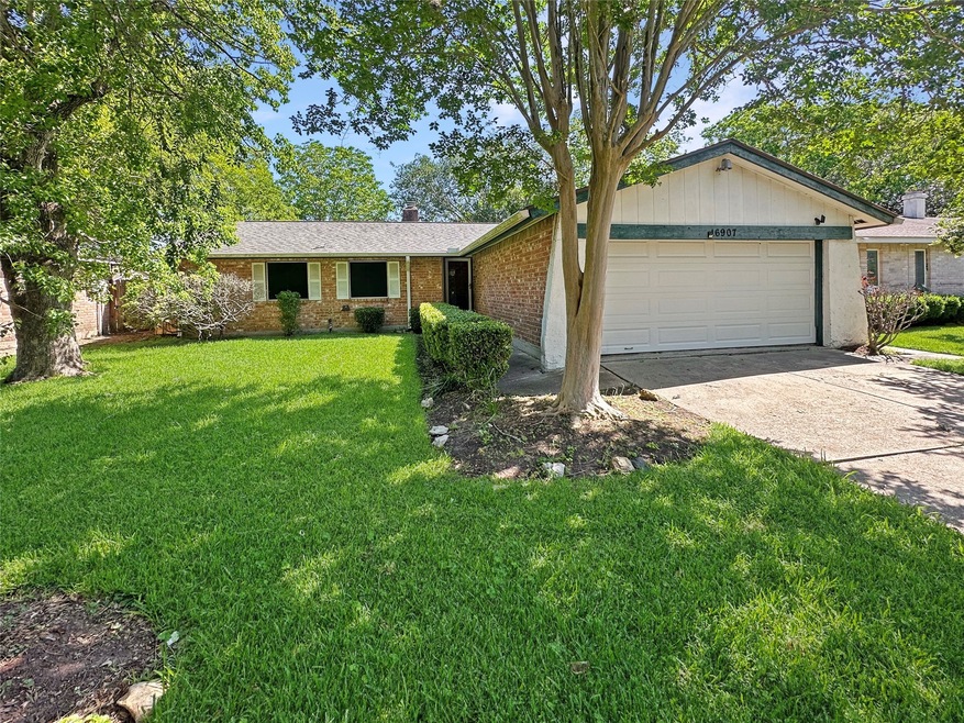 16907 Blackhawk Blvd, Friendswood, TX 77546 - photo 1