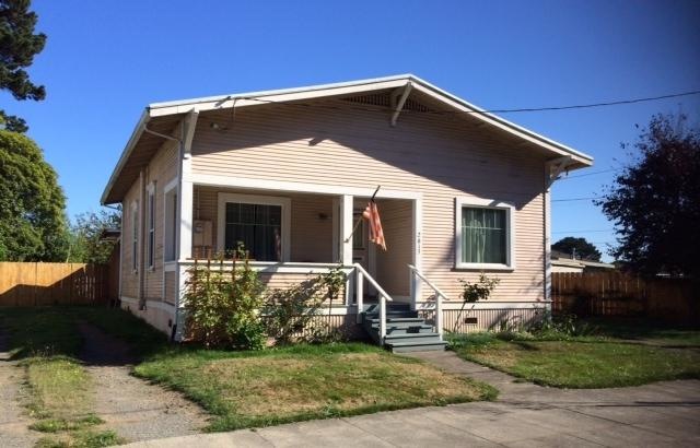 Exterior of 2613 Fairfield