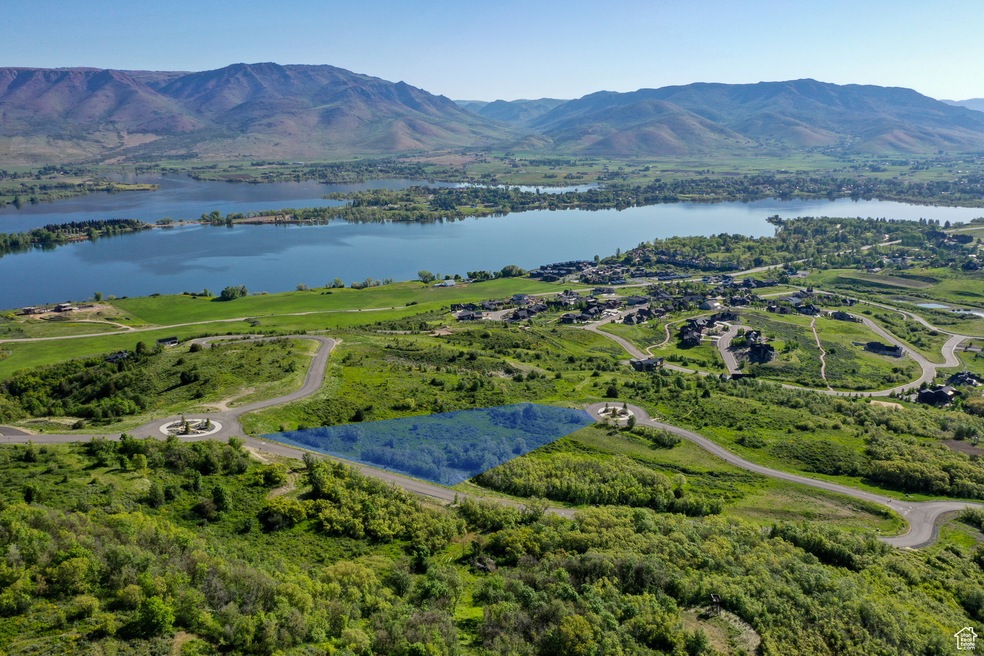Bird's eye view of a water and mountain view