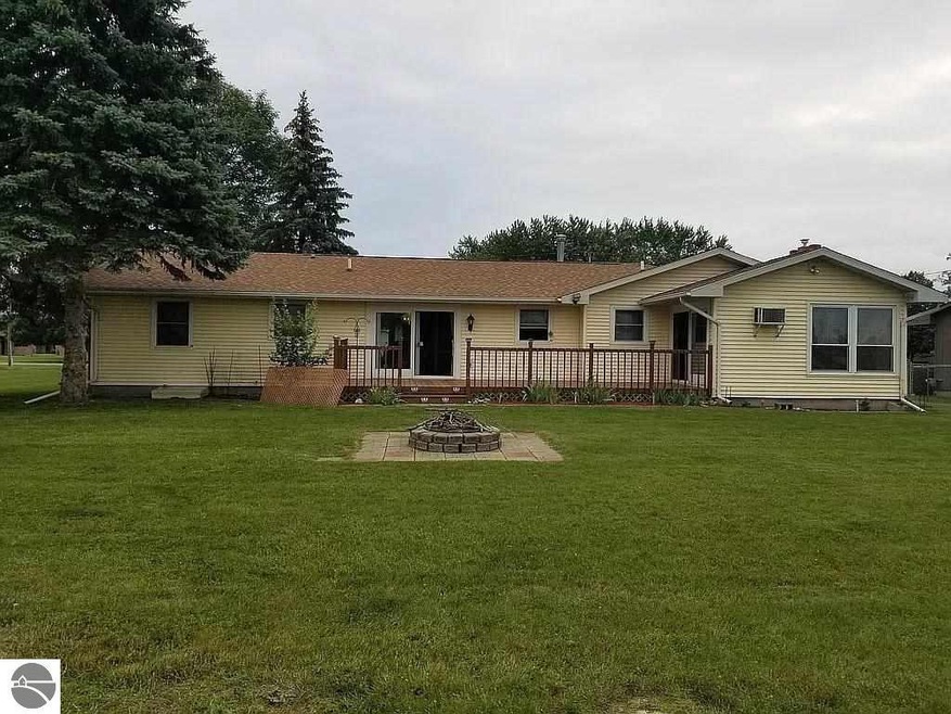 2355 E Bay Ridge Dr, Au Gres, MI 48703 - photo 1