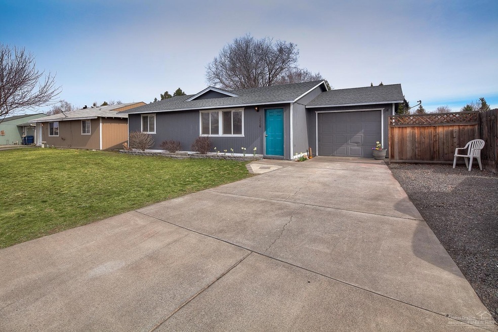 1656 SW 34th St, Redmond, OR 97756 - photo 1