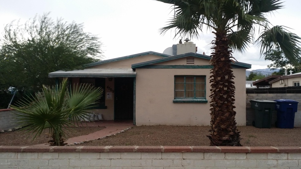 Front after trimming palm      trees