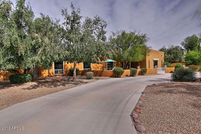 8622 E Joshua Tree Ln-small-003-48-Dual