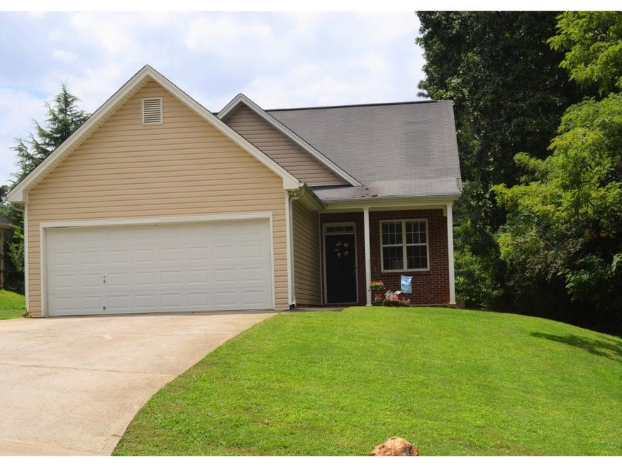 Low Maintenance Brick and Vinyl Siding