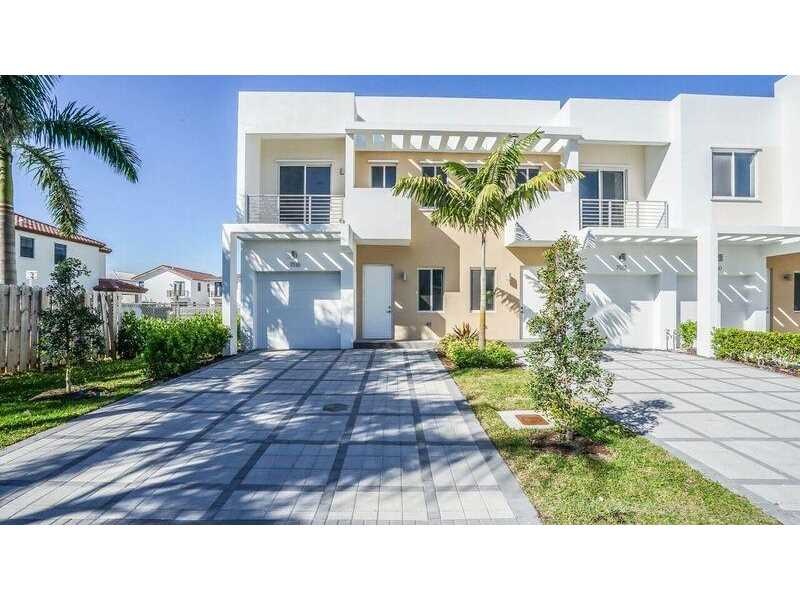 7116 NW 103rd Path unit 7116, Doral, FL 33178 - photo 1