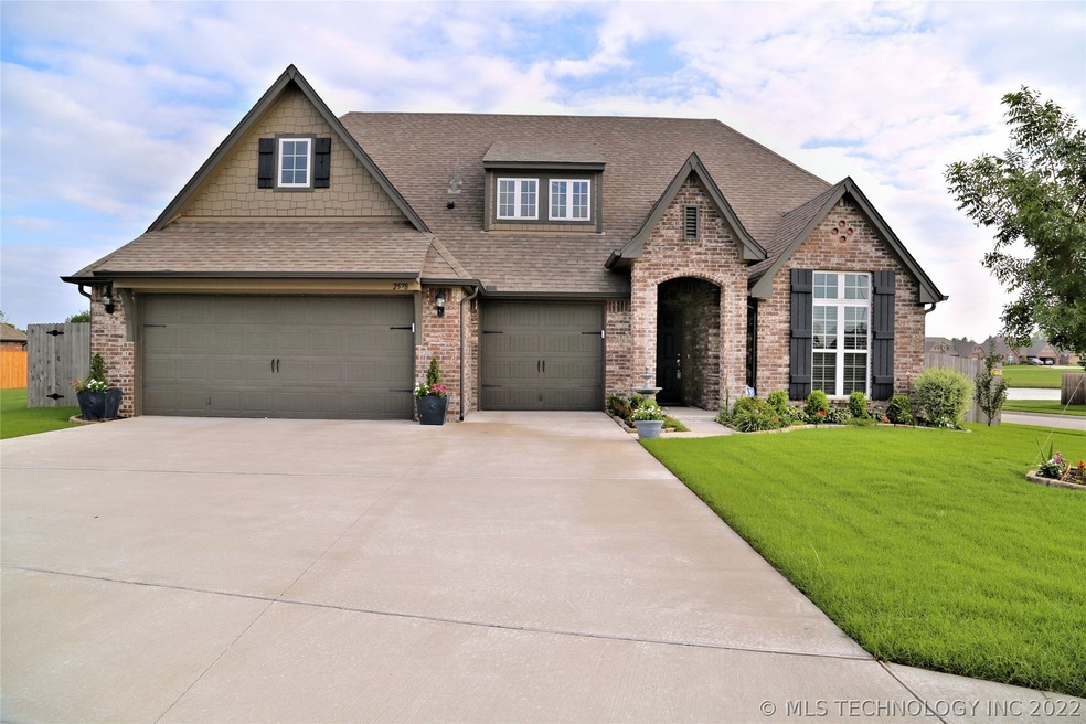 Gorgeous 5 bedroom, 3 bath, 3 car garage home in B