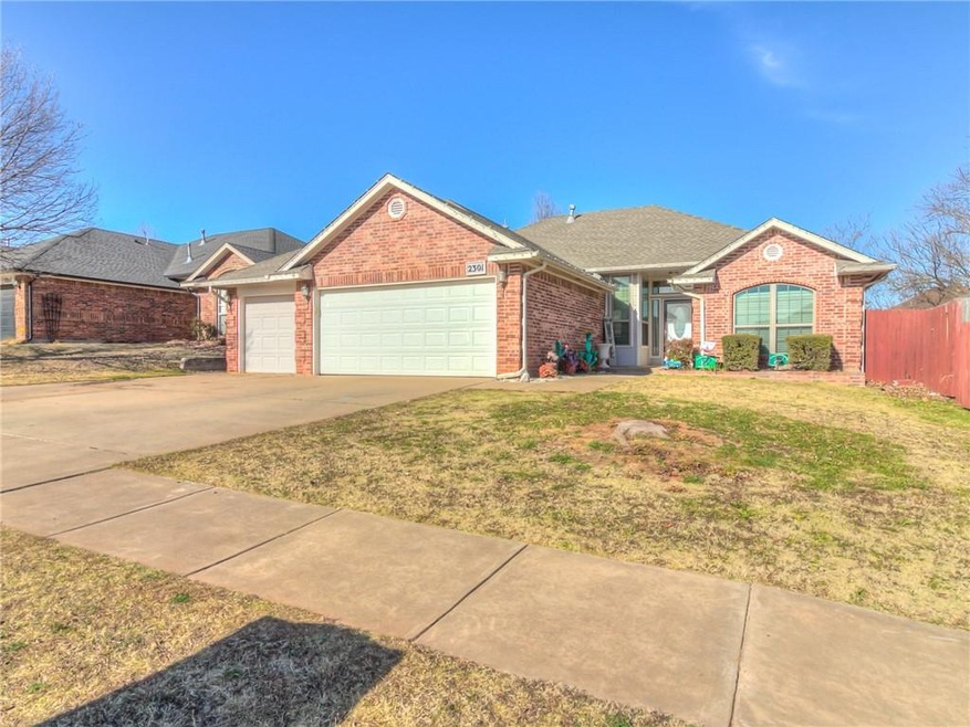 2301 NE 7th St, Moore, OK 73160 - photo 1