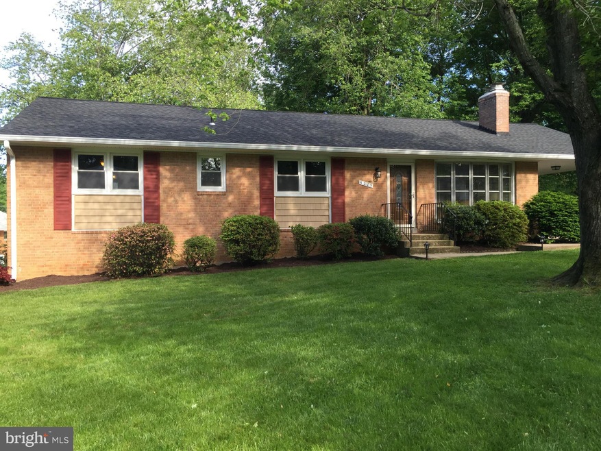 5205 Lindsay St, Fairfax, VA 22032 - photo 1