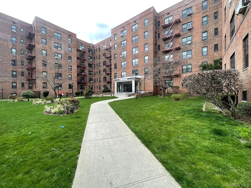 100-11 67th Rd unit 4, Forest Hills, NY 11375 - photo 1