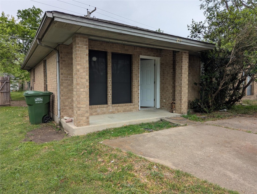 214 Lanham Ct, White Settlement, TX 76108 - photo 1