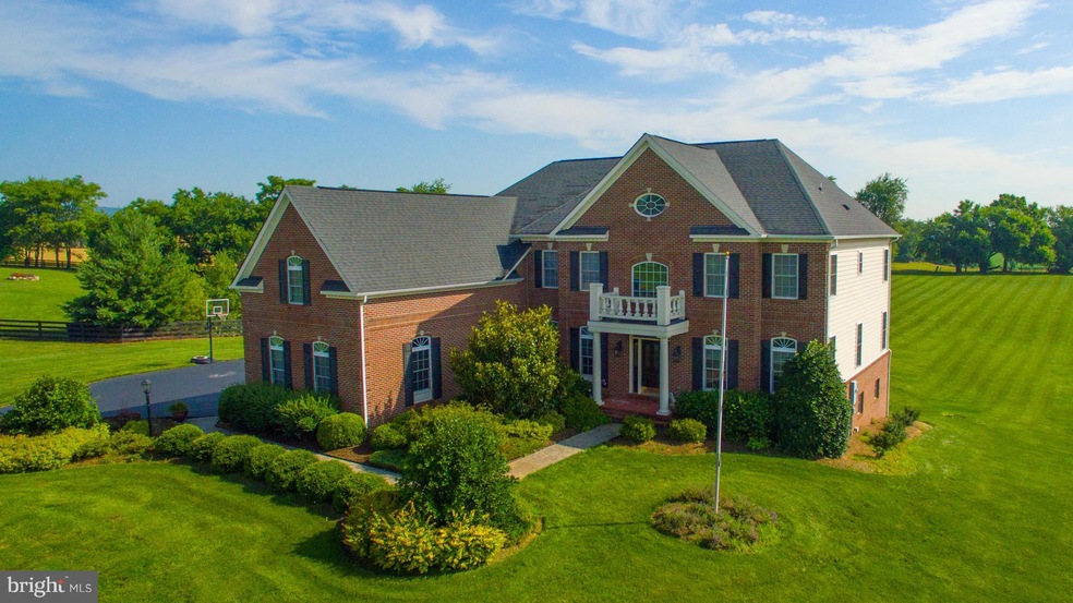 16614 Goldencrest Cir, Purcellville, VA 20132 - photo 1