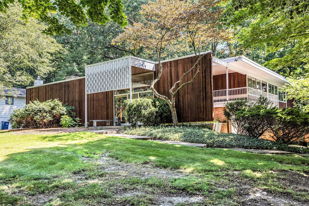 2427 Londonderry Rd, Ann Arbor, MI 48104 - photo 1