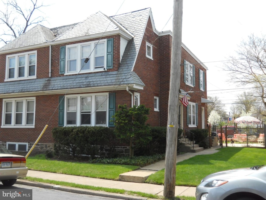 526 W 2nd St, Lansdale, PA 19446 - photo 1