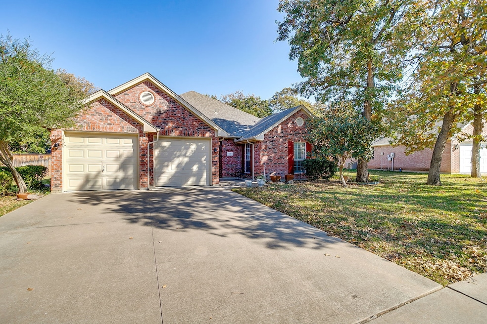 845 Royal Oak Ln, Burleson, TX 76028 - photo 1