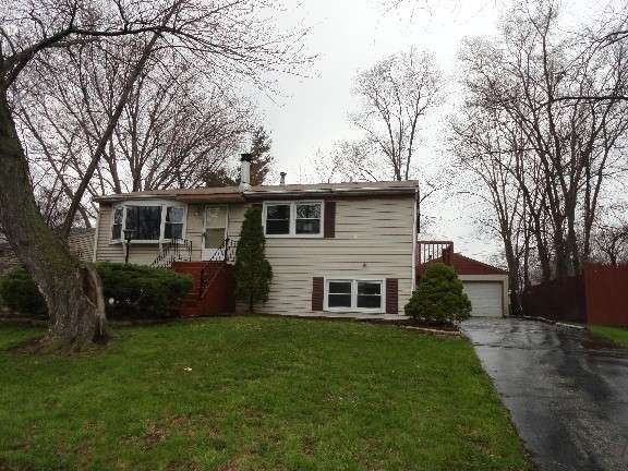 122 Pueblo Rd, Carpentersville, IL 60110 - photo 1