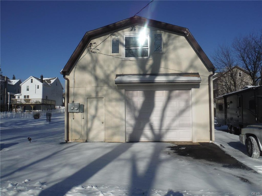 422 South St unit 2nd Flr Rear, Jim Thorpe, PA 18229 - photo 1
