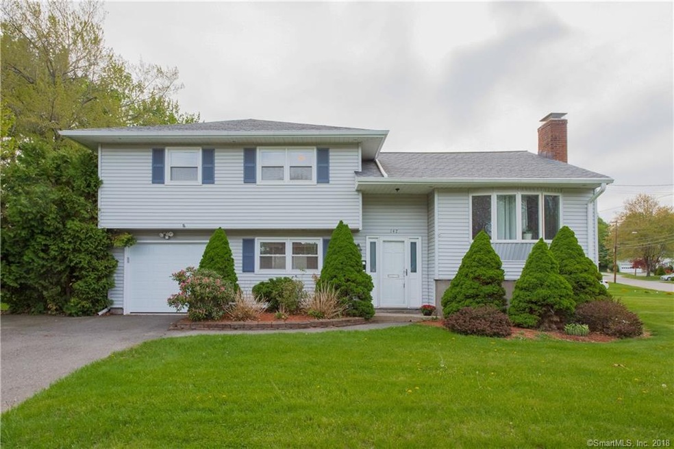 147 King Philip Dr, West Hartford, CT 06117 - photo 1