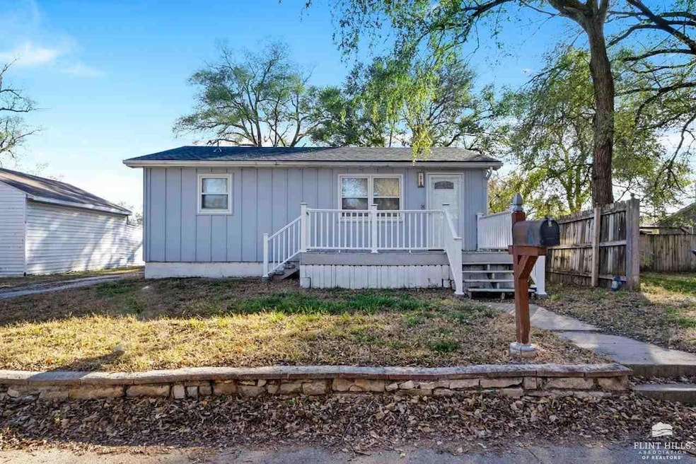 1218 El Paso Ln, Manhattan, KS 66502 - photo 1