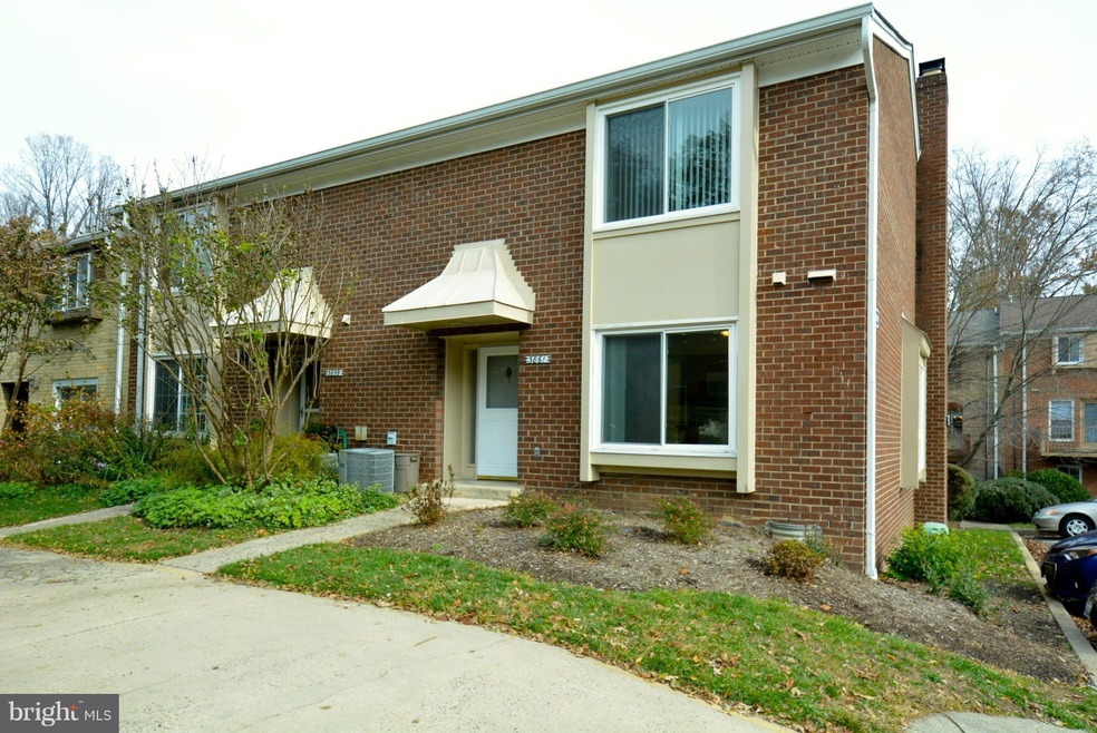 3861 Persimmon Cir, Fairfax, VA 22031 - photo 1