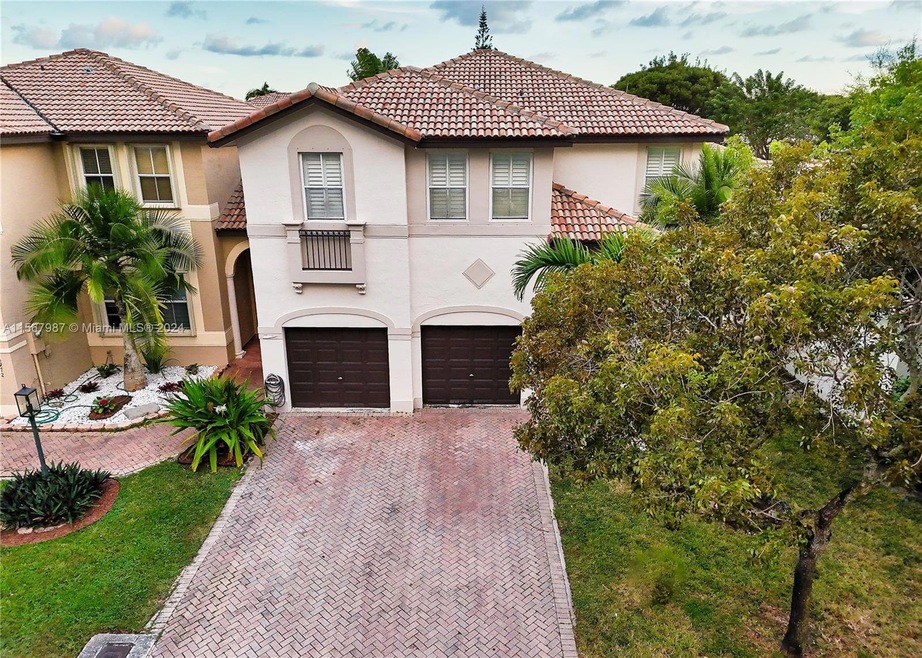 10982 NW 48th Ln, Doral, FL 33178 - photo 1