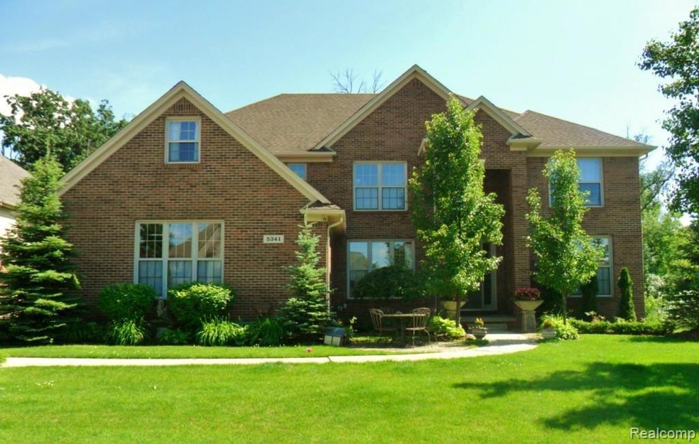 5341 Mavis - Custom Brick Home,  Cul-De-Sac locati