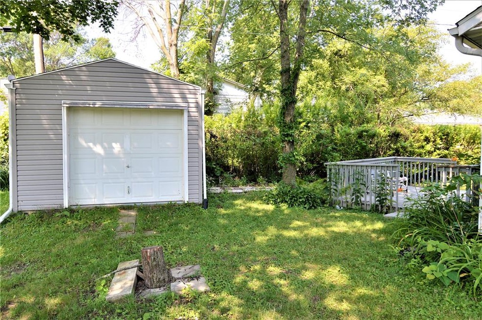 1101 38th St SE, Cedar Rapids, IA 52403 - photo 1