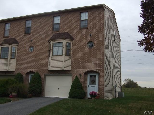 545 Vera Cir, Bethlehem, PA 18017 - photo 1