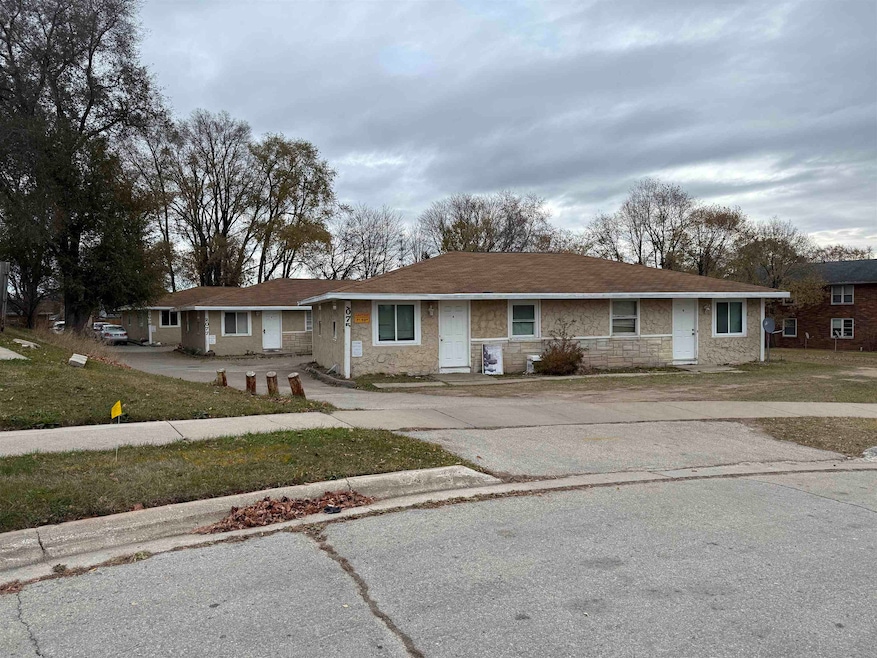 For Sale $689,900 • Co-Listing Agent