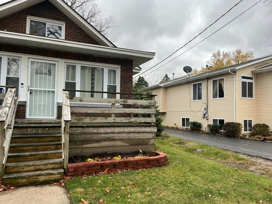 1607 10th St, Waukegan, IL 60085 - photo 1