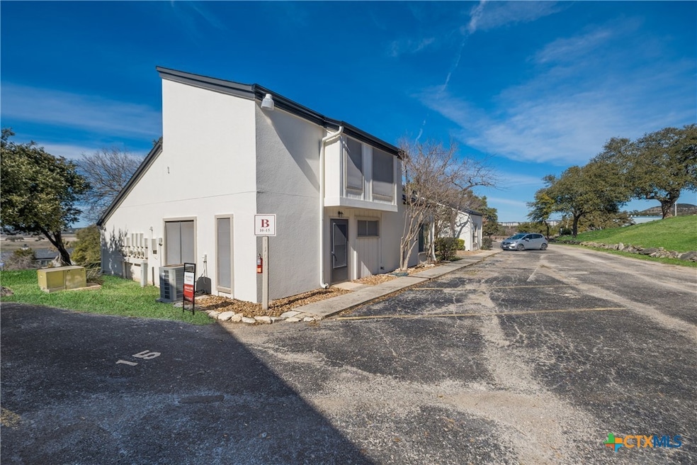 1101 Parkview Dr unit B15, Canyon Lake, TX 78133 - photo 1