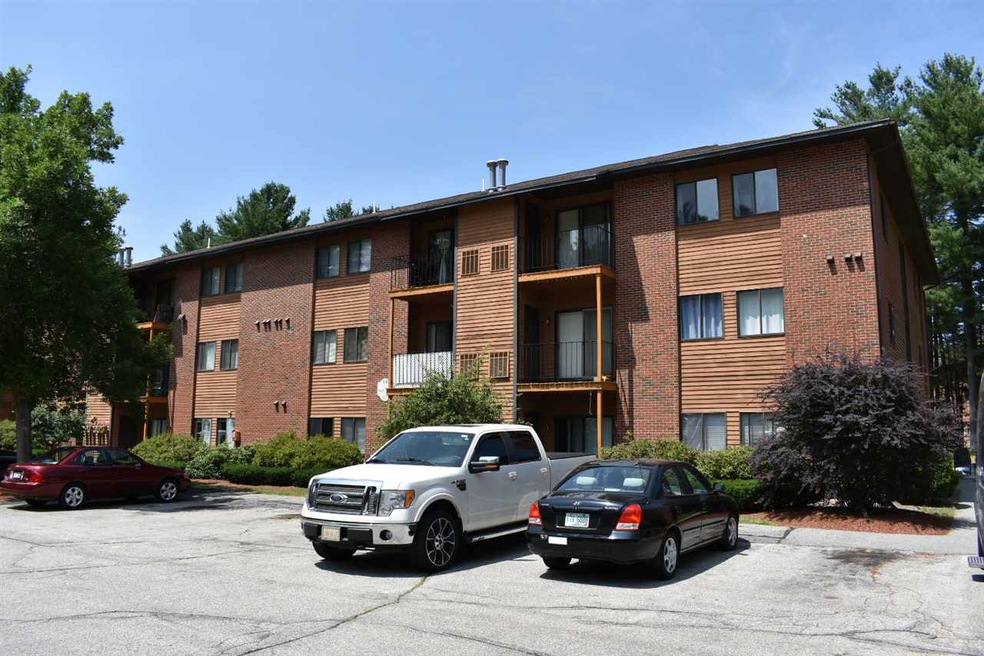 1913 Blackstone Dr unit 13, Nashua, NH 03063 - photo 1