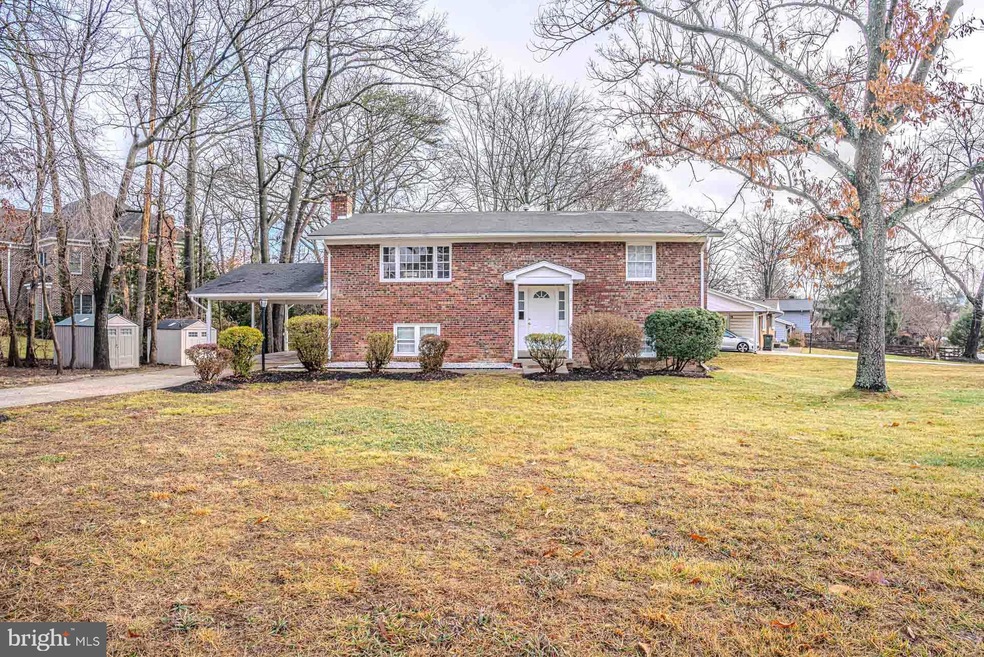 1917 Hull Rd, Vienna, VA 22182 - photo 1