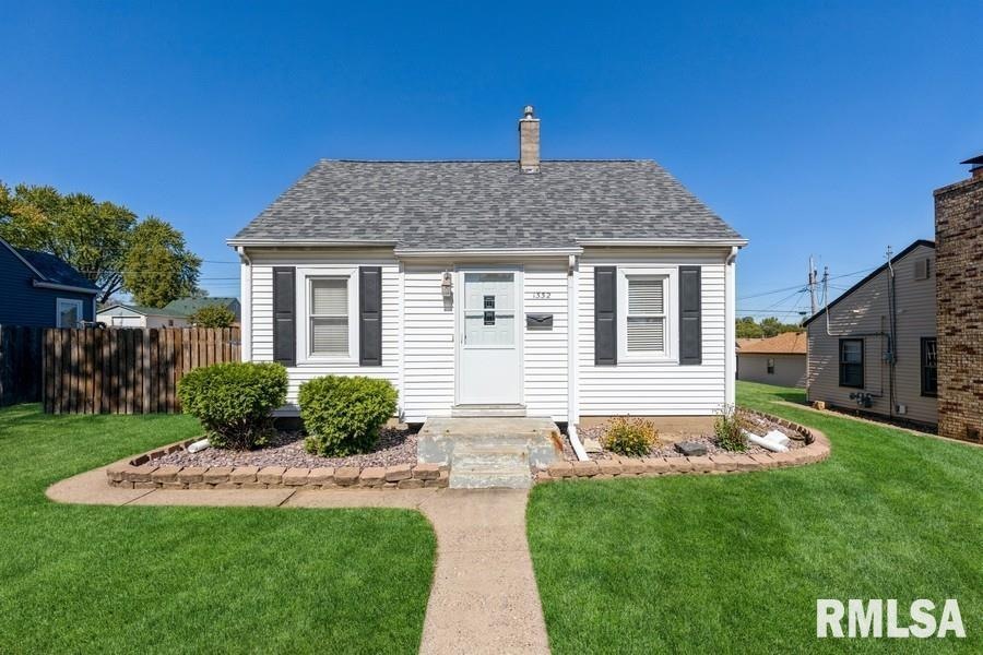 1332 W 35th St, Davenport, IA 52806 - photo 1