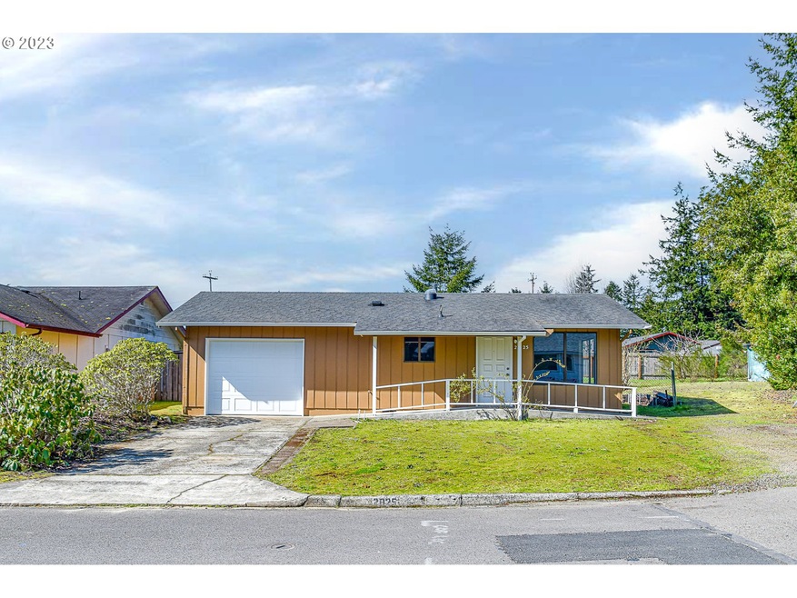 2025 W Park Dr, Florence, OR 97439 - photo 1
