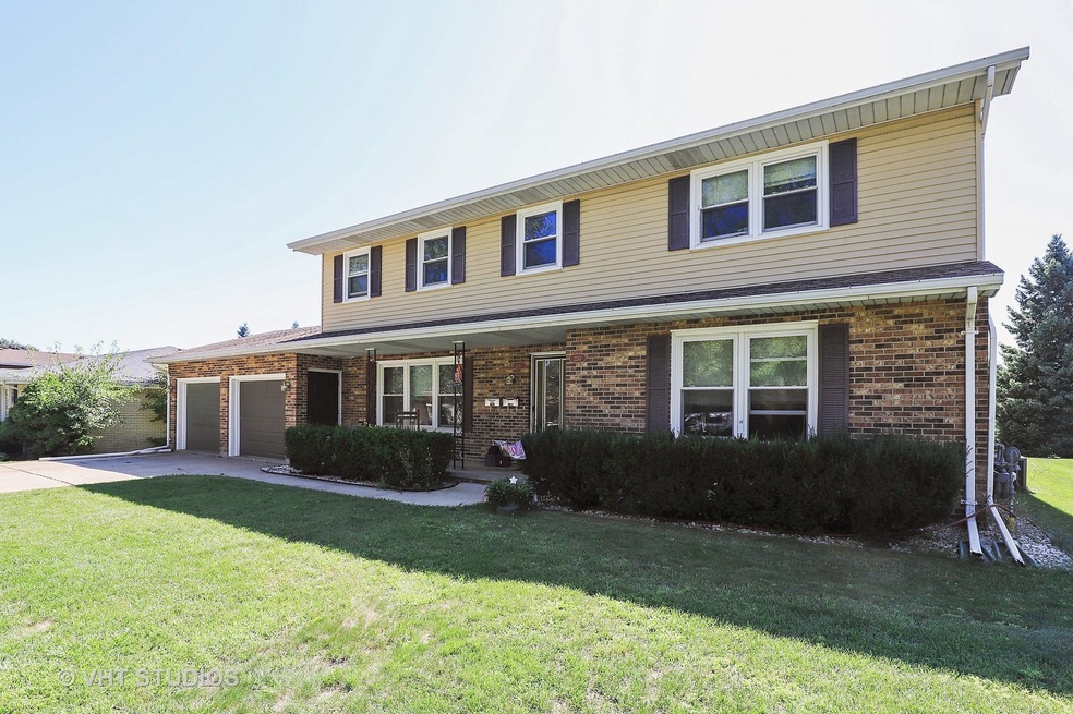 2243 Pearsall Pkwy, Waukegan, IL 60085 - photo 1