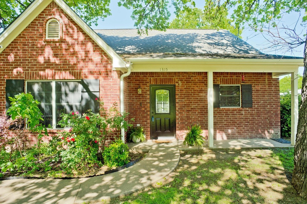 1315 Franklin St, Weatherford, TX 76086 - photo 1