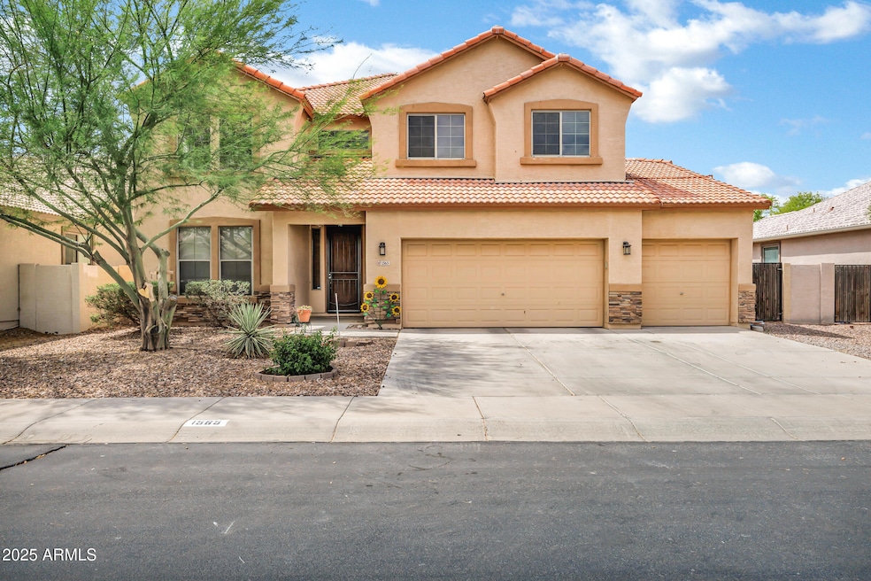 1565 E Prickly Pear Pl-1