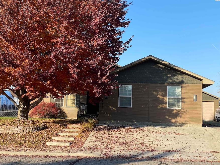 4111 Hilltop Dr, Pasco, WA 99301 - photo 1
