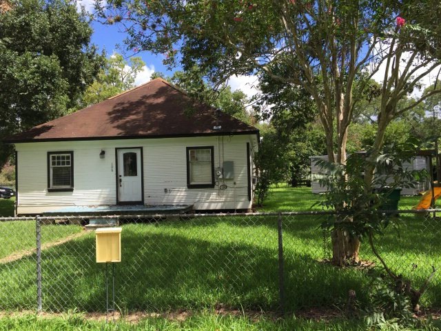 106 W Marion, Brazoria, TX 77422 - photo 1