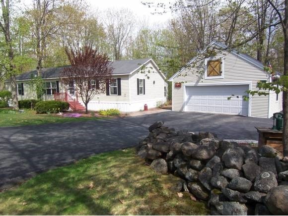 732 Concord Stage Rd, Weare, NH 03281 - photo 1