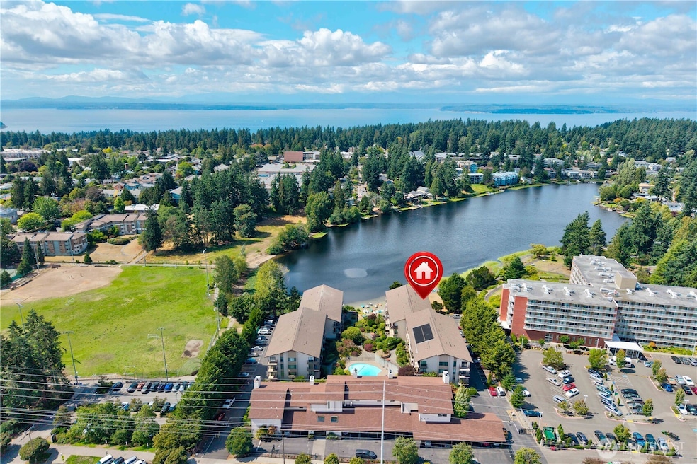 13229 Linden Ave N unit 402B, Seattle, WA 98133 - photo 1