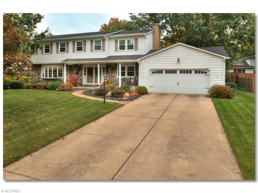 Welcome to 555 Farr Ave.   This roomy 2400+ sq ft.