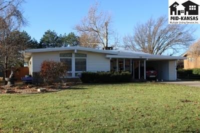 1104 Eastmoor Dr, McPherson, KS 67460 - photo 1