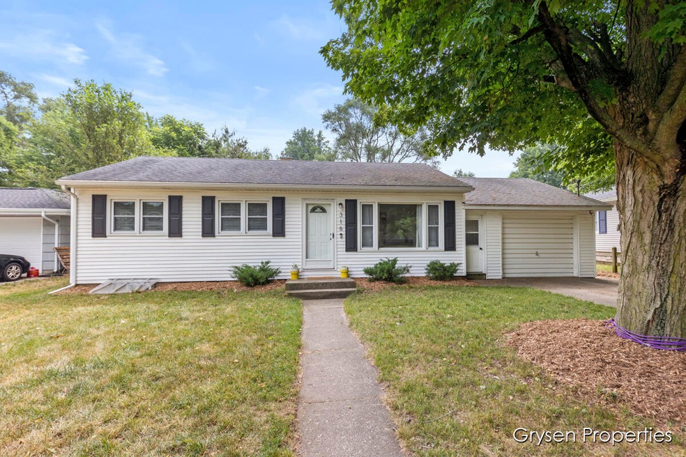 316 N Locust St, Wayland, MI 49348 - photo 1