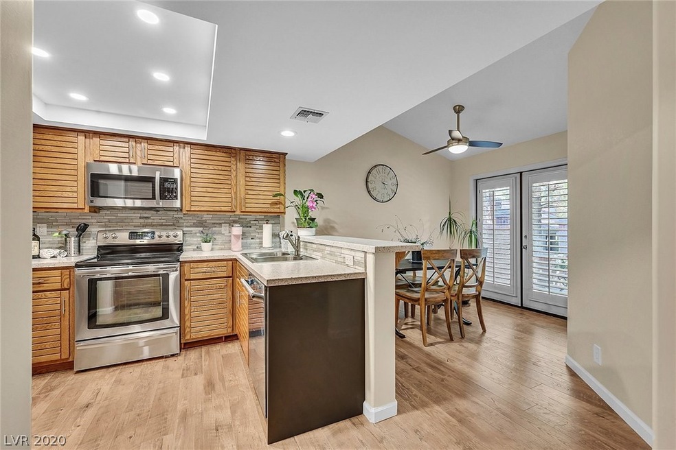 7203 Mission Hills Dr Las Vegas, NV 89113-Spanish
