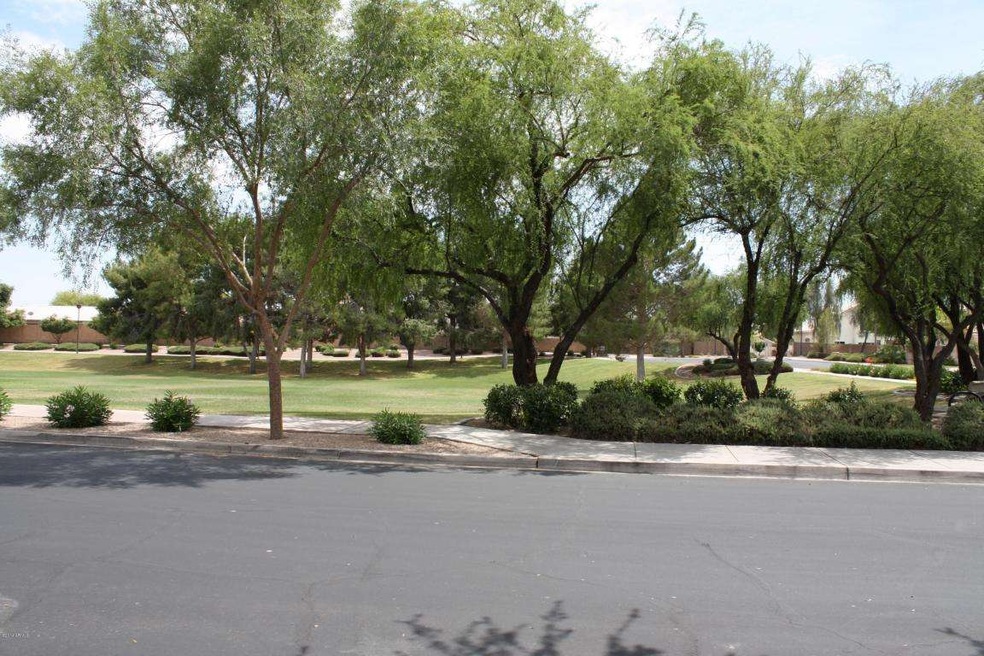 374 W Citation Ln, Tempe, AZ 85284 - photo 1