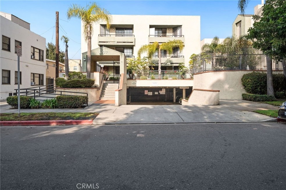 1237 E 6th St unit 201, Long Beach, CA 90802 - photo 1