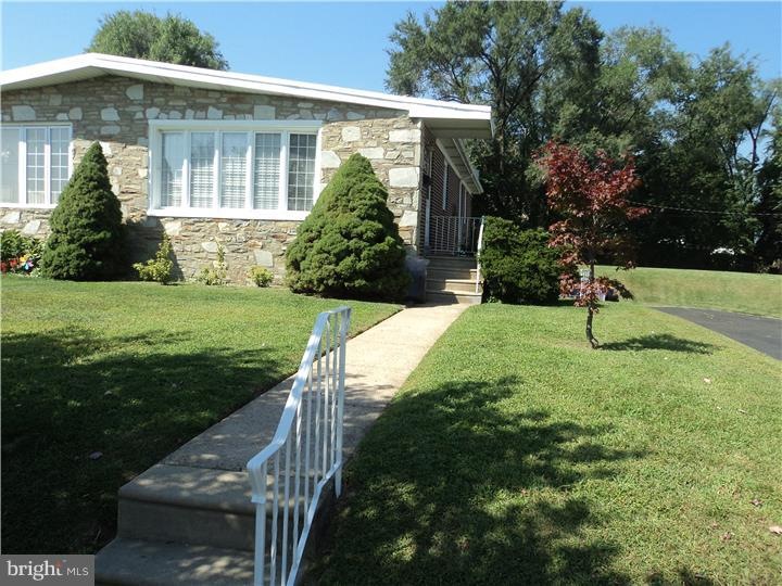 188 Dimarco Dr, Philadelphia, PA 19154 - photo 1