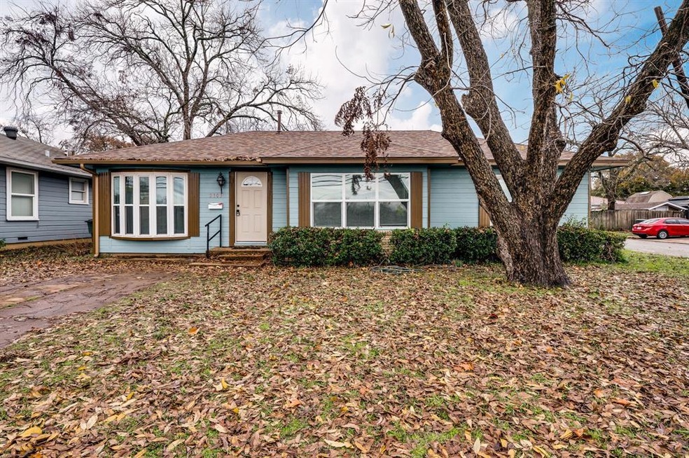 2103 N Woods St, Sherman, TX 75092 - photo 1