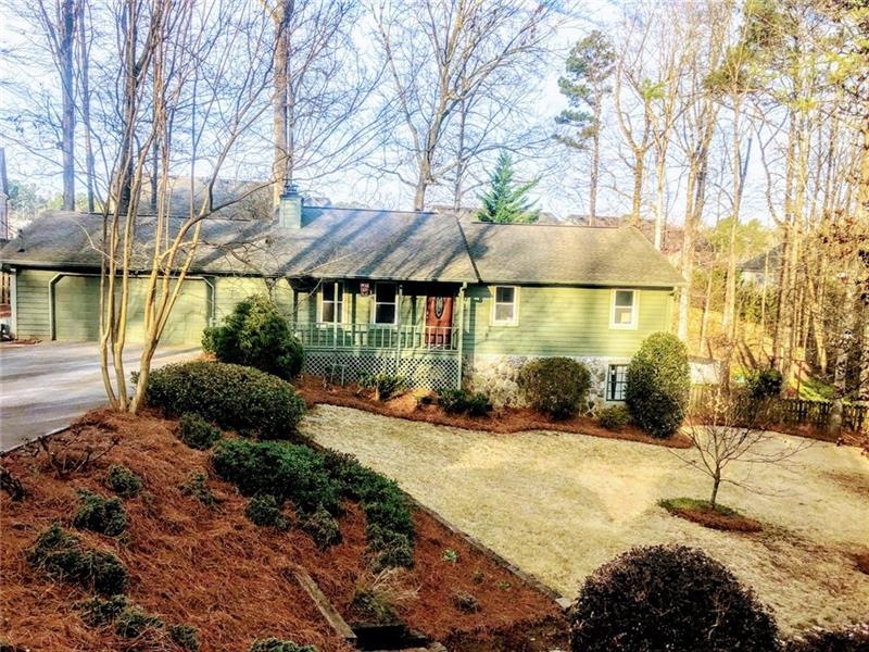 Established, landscaped private home on Cudesac